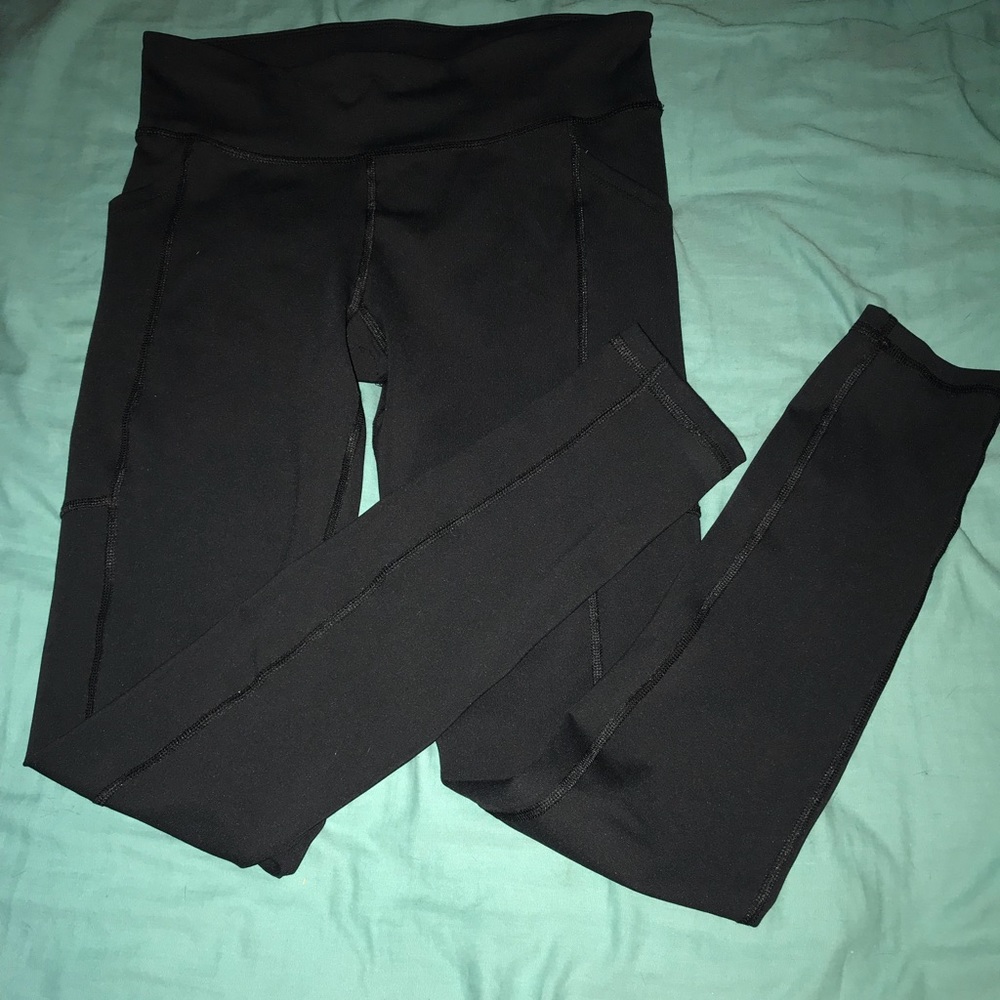 Black yoga pants
